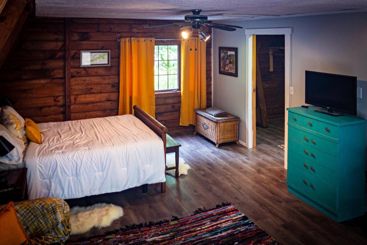 Hikers Haven, A Cozy Cabin Loft Above Bashakill Wildlife Refuge Villa Wurtsboro Exteriör bild